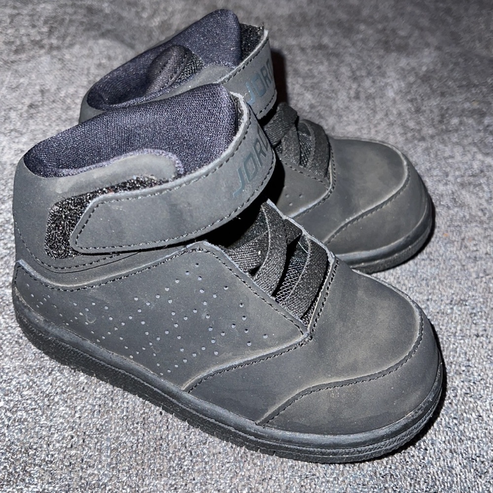 Baby Jordans High Top Shoes sz 6